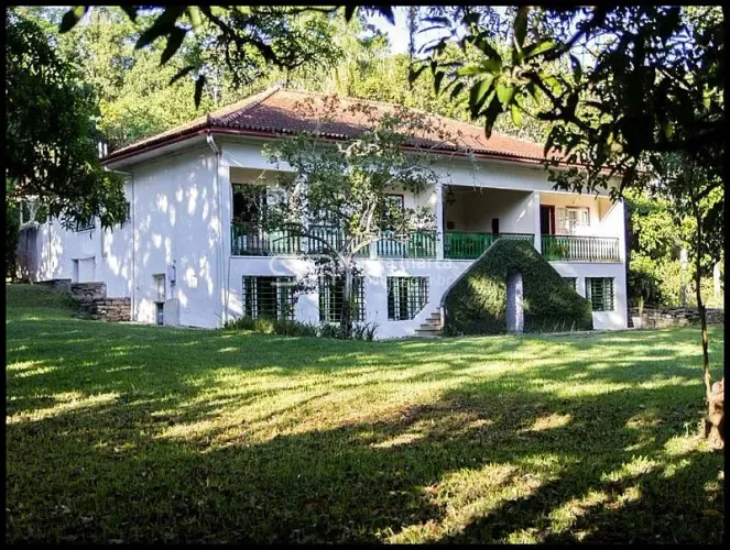 SÍTIO COM CASARÃO COLONIAL HABITÁVEL | BANANAL-SP