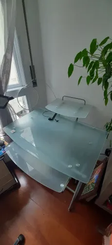 Mesa de vidro e aço para home office