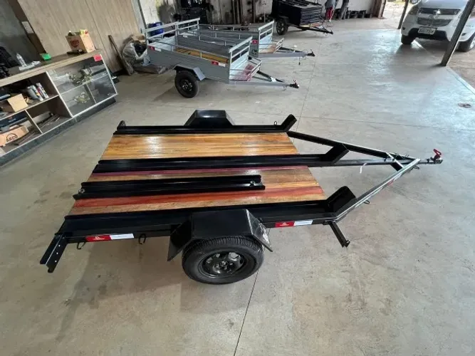 Carretinha para 3 Motos - Carreta Resistente