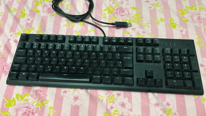 Teclado mecânico corsair
