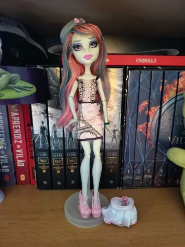 Rochelle Scaris + saia custom de brinde monster high leia a descrição 
