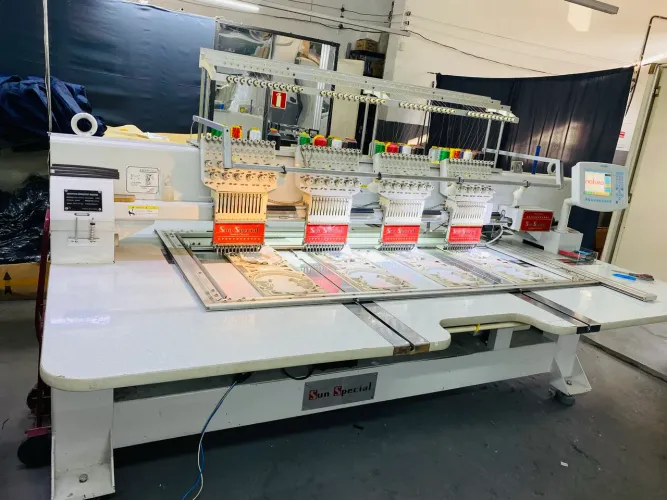 Máquina de bordar 4 cabeças 12 agulhas SunSpecial