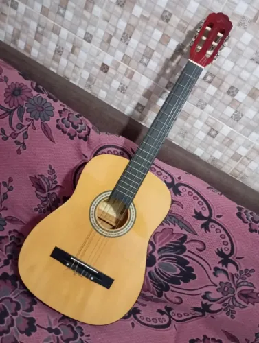 Violão semi-novo