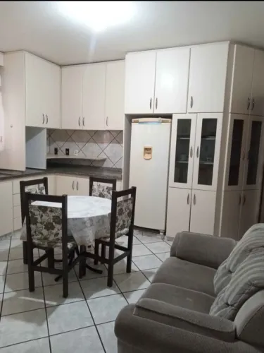 Apartamento mobiliado.
