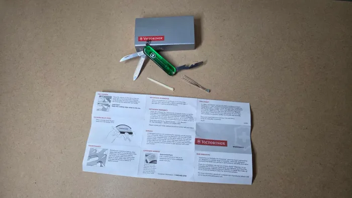 Canivete suíço Victorinox Classic SD Translucent Emerald Green