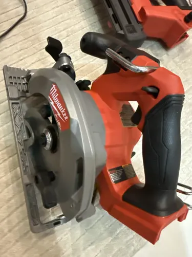 Milwaukee M18 FUEL 6-1/2 inch circular saw (model 2833-20)