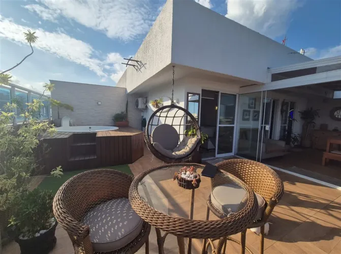 Oportunidade Locação Cobertura 4qts com piscina e churrasqueira em Condomínio Clube com tr
