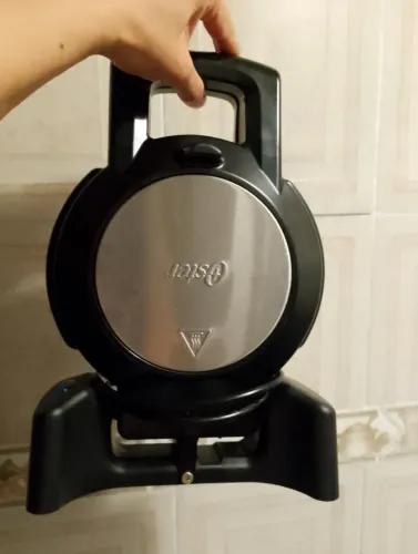 Waffle Oster semi nova 