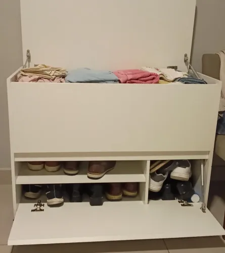 Vende se móveis em ótimo estado.