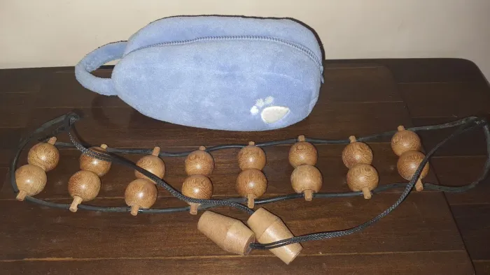 Massageador em madeira para costas , pés,  pernas