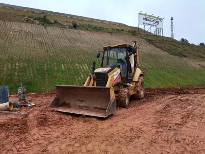 RETROESCAVADEIRA CATERPILLAR MOD. 4012-E-IDNO (2012)