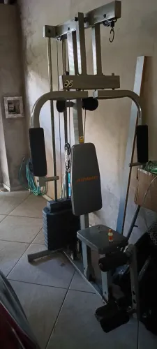 Aparelho de musculação multifuncional