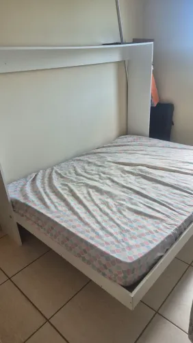 Cama de casal retrátil