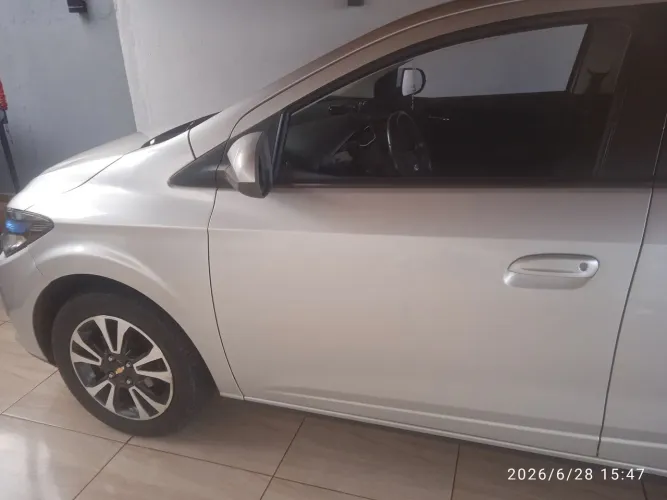 Chevrolet Onix Hatch LTZ 1.4 8V Flex Power Aut. 4P 2015