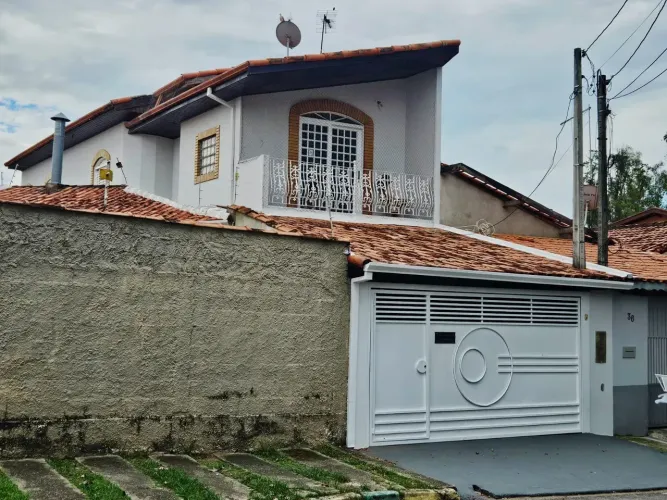 Casa para venda possui 180 metros quadrados com 3 quartos