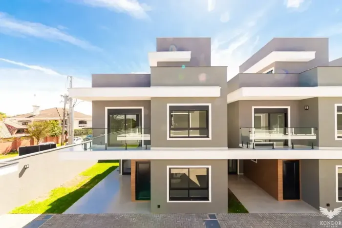 Sobrado em SANTA FELICIDADE com 135,52m²