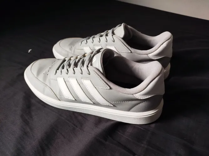 TENIS MASCULINO ADIDAS GRAND COURT CINZA E BRANCO