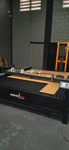 Máquina de corte a laser 3x2 130w