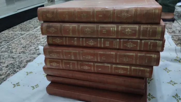 Bíblia 8 volumes