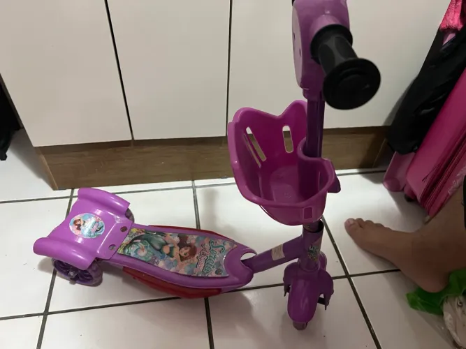 Vendo patinete roxo infantil