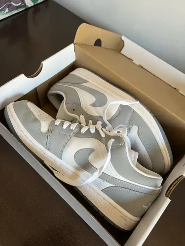 Nike air Jordan 1 low wolf grey