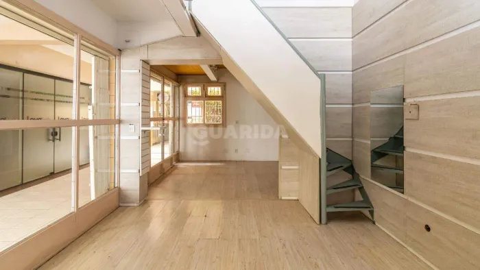 Sala comercial no bairro Petrópolis com 35m² de área útil.