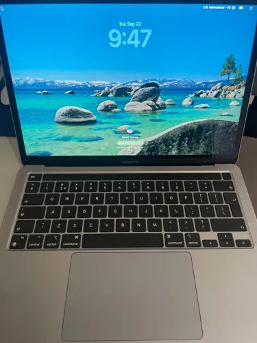 MacBook Pro 13" Apple M1 (2020) 8GB RAM / 256GB