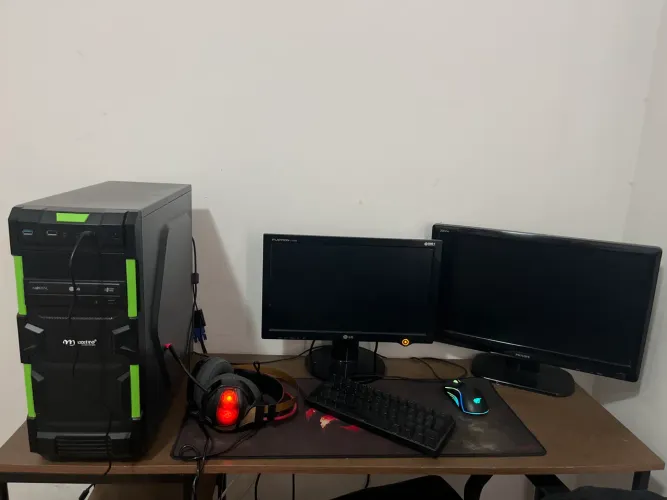 COMPUTADOR MAIS 2 MONITORES E ACESSORIOS