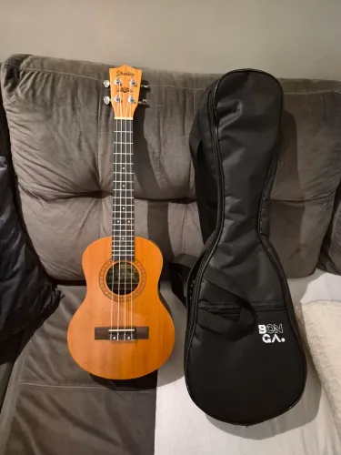 Ukulele tenor e capa de proteção