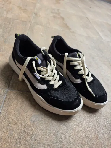 Vendo Tenis Vans & On