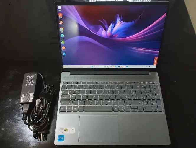 Notebook Lenovo Slim / i5 13th / SSD NVMe 512gb / RAM 8gb / Tela de 15"