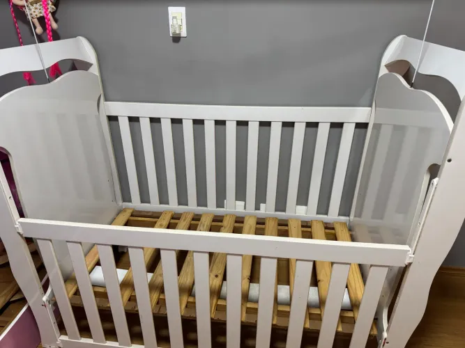 Vende se berço branco em perfeito estado de conservação 