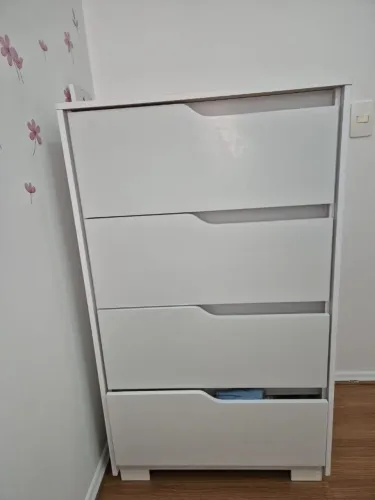 Cômoda branca 4 gavetas