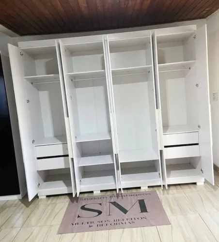 Guarda roupa semi novo de casal