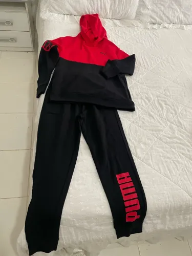 Conjunto Puma preto e vermelho