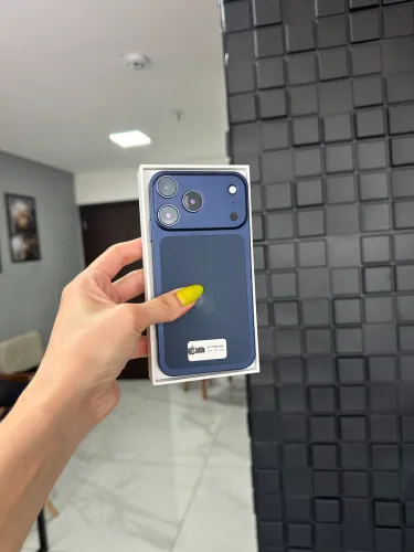 XR montado no 17 pro AZUL DE LANÇAMENTO 