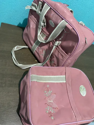 Vendo mala e bolsa maternidade, SEMINOVO! Ótimo estado , não faço entrega 130,00.
