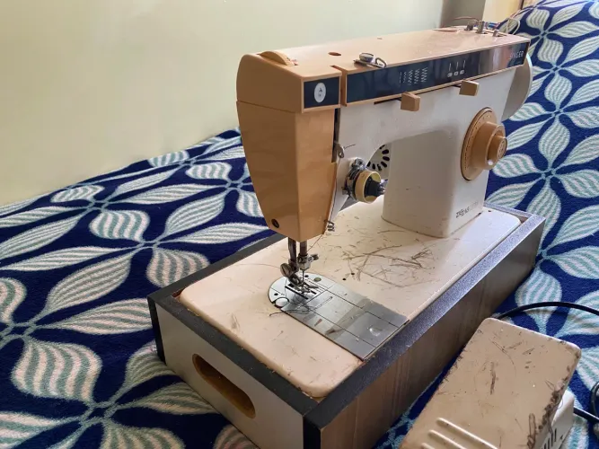 VENDE SE MÁQUINA DE COSTURA SINGER