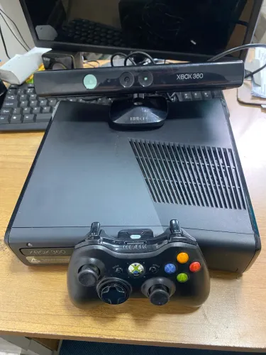 XBOX 360 SLIM + 1 CONTROLE + KINECT (OPORTUNIDADE)