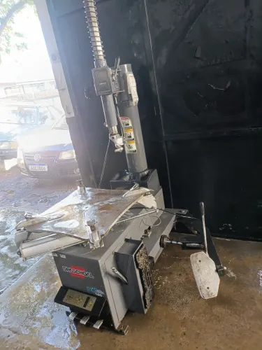 Desmontadora de pneus