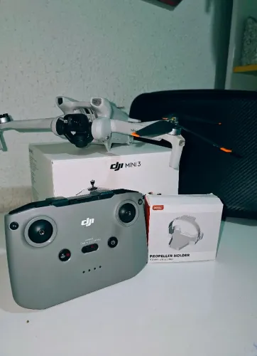 Drone Dji Mini 3 (Com Estojo/maleta e Suporte de Hélice)