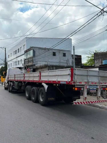 Carreta guerra 98 com 4 locks.