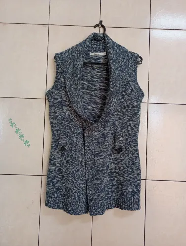 Colete feminino de tricô George. Tamanho P
