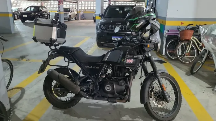 Moto toda revisada tudo de primeira qualidade. Moto impermeável........................  .