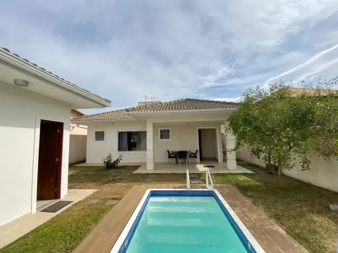 Casa Linear com lazer privativo no Condomínio dos Pássaros