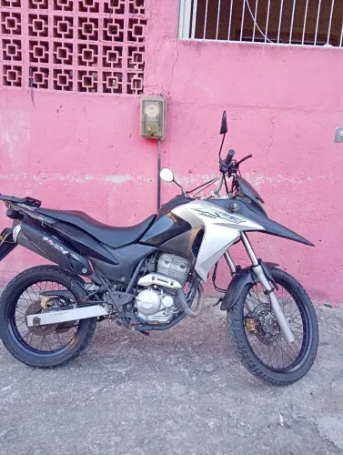 Moto em ótimo estado de quilometragem