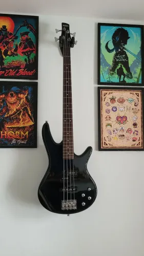 Baixo Ibanez GSR 200 BK impecável!