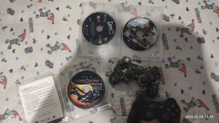 3 jogos de ps3 e dois controles