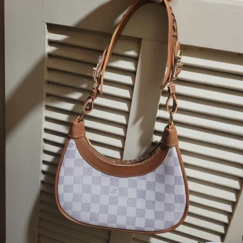 Bolsa clutch branca LV