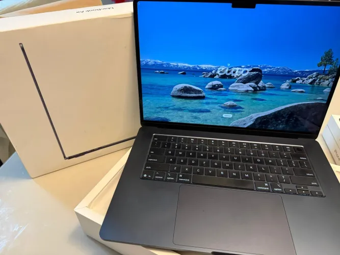 MacBook Air M4 15 polegadas 256 SSD 16gb de ram ( impecável )